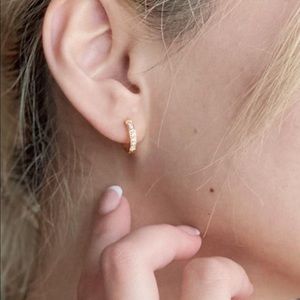 HUGGIE HOOP EARRINGS